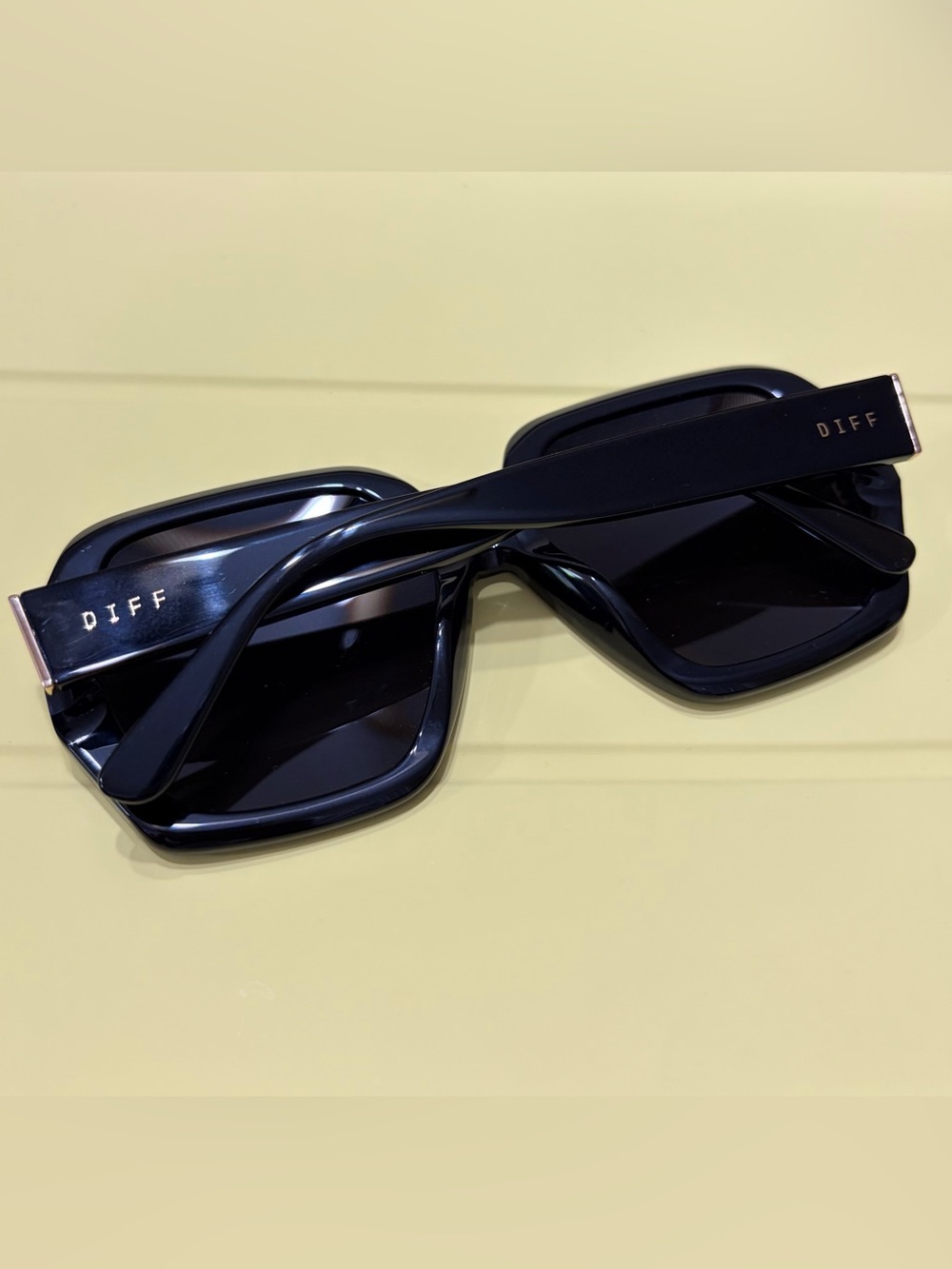 Diff Nola Sunglasses - Picture 2 of 3